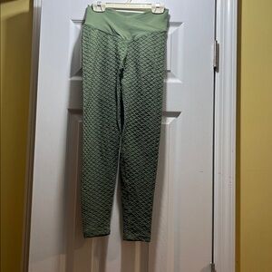 Green Textured Butt Lifting Leggings/Yoga Pants High Waist Scrunch Booty